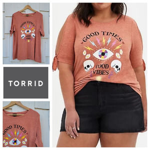Torrid Classic Fit Cold Shoulder Eye Art Auburn T Shirt NWT